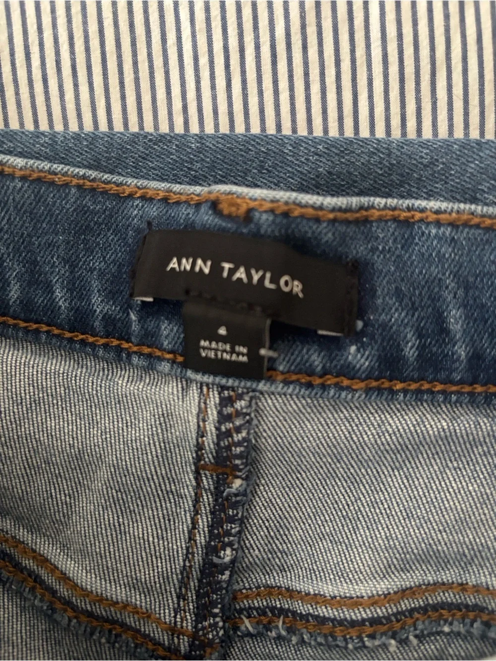 Ann Taylor Women's wide Leg Denim Jeans in Medium Blue